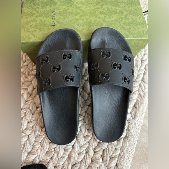 Gucci Rubber GG Slide - Picture 6 of 6